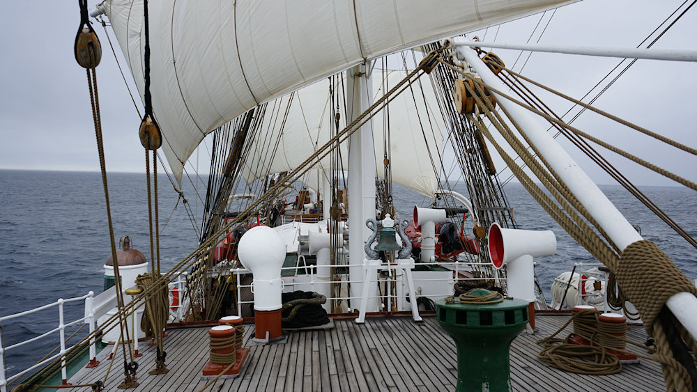 Unter Segeln